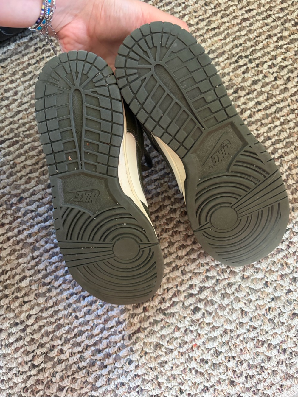 Nike Dunks Medium Olive - Picture 4 of 4